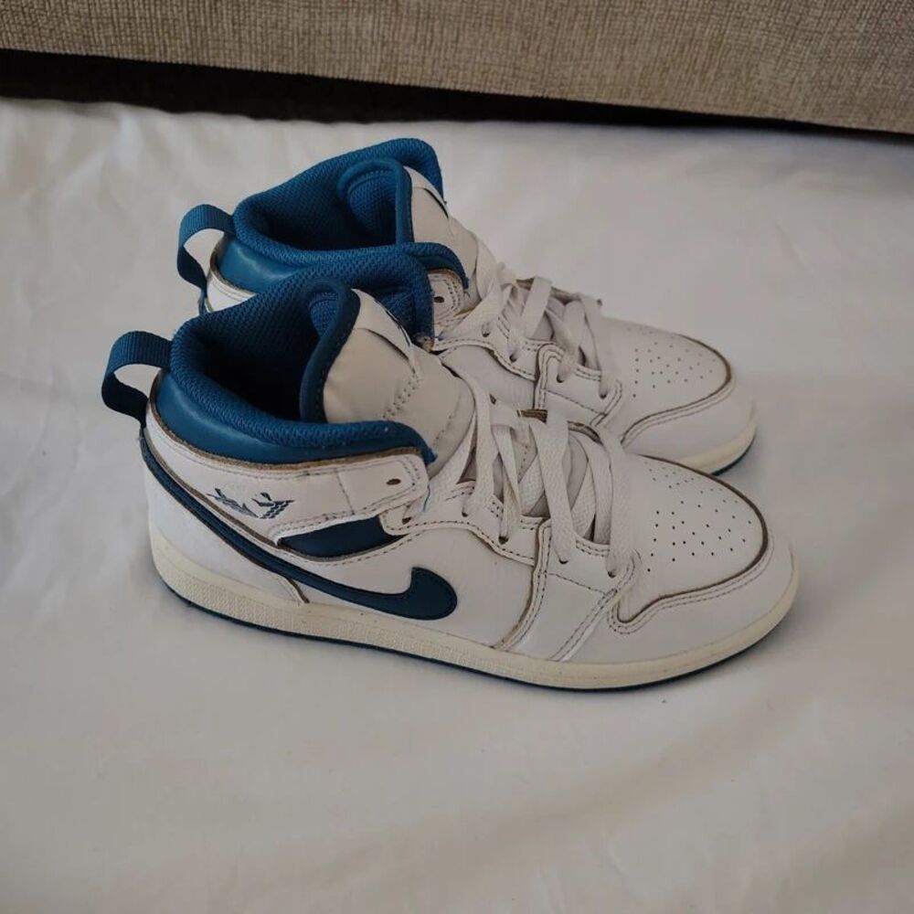 Air Jordan 1 Mid SE “Industrial Blue Size 3Y